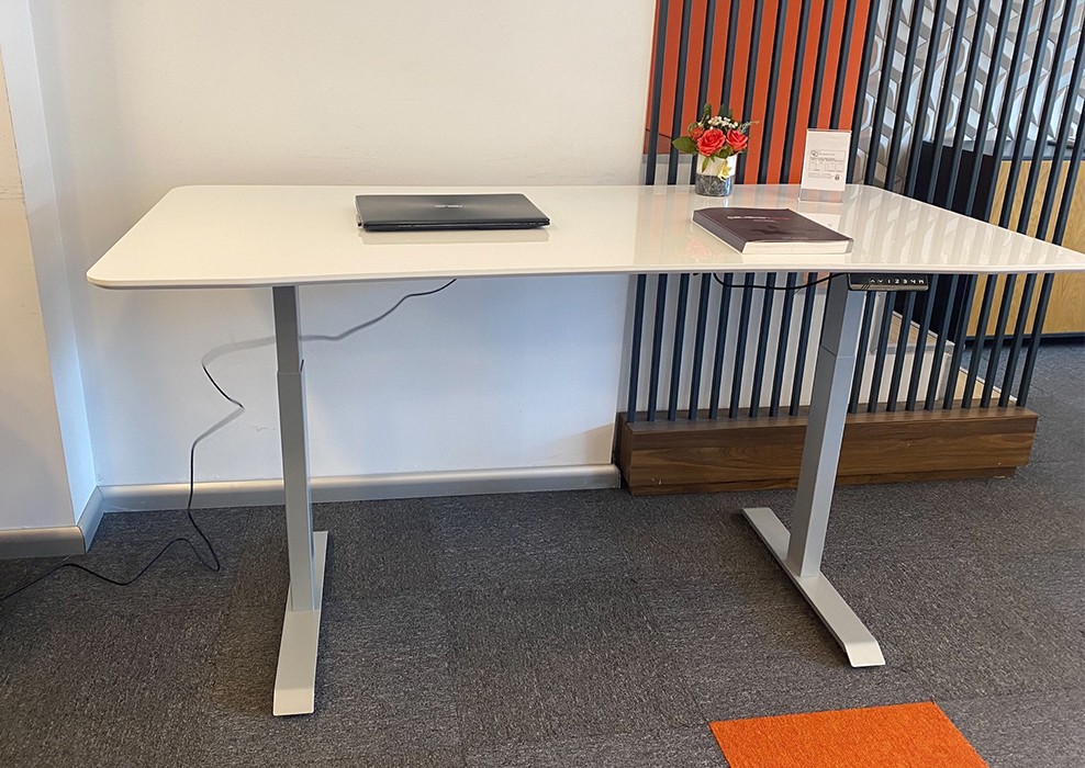 OX HEIGHT ADJUSTABLE TABLE