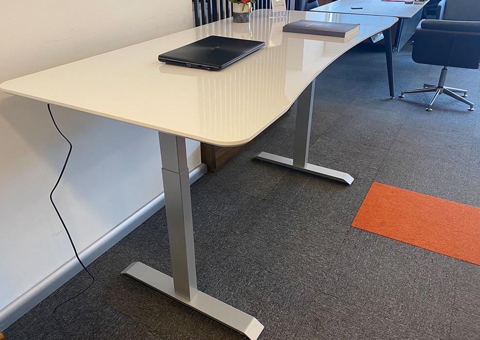 OX HEIGHT ADJUSTABLE TABLE