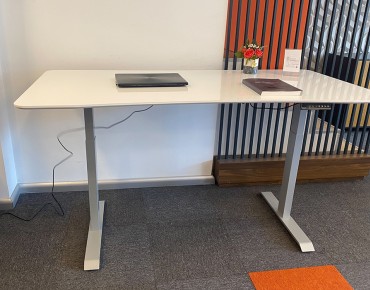 OX HEIGHT ADJUSTABLE TABLE