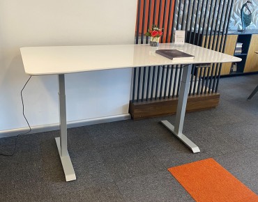 OX HEIGHT ADJUSTABLE TABLE