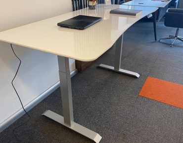 OX HEIGHT ADJUSTABLE TABLE